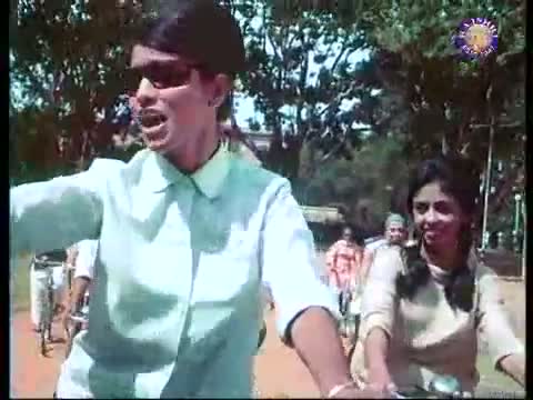 Watch Main Chali Main Chali - Padosan (1968) - Saira Banu Video
