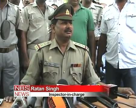Watch 33 lakhs, two guns seized from Rajdhani Train Video