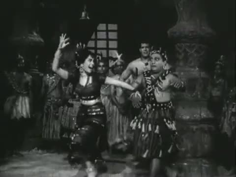Watch Chham Chham - Dara Singh - Mumtaz - Tarzan Comes to Delhi - Asha Bhosle Video
