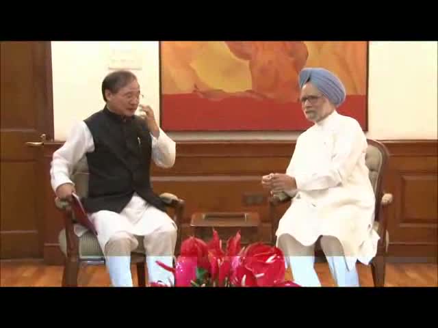 Watch Arunachal Pradesh Chief Minister Mr. Nabam Tuki and Mizoram Chief Minister Mr. Pu Lal Thanhawla calling on Prime Minister, Dr. Manmohan Singh, in New Delhi on July 09, 2012. Video