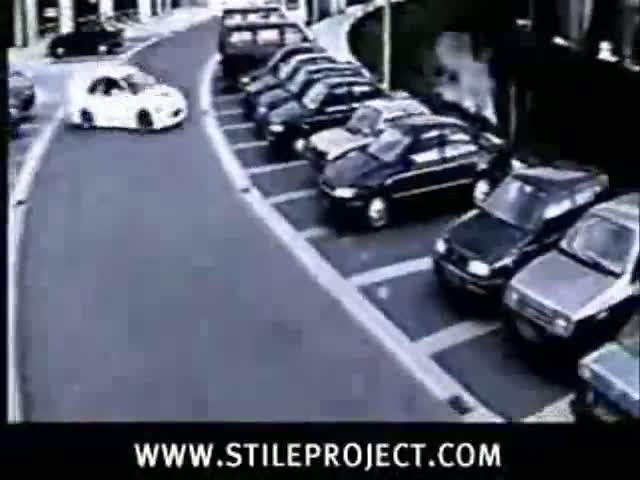 Watch Amazing Pusuasion Maneuver (Car Parking) Video