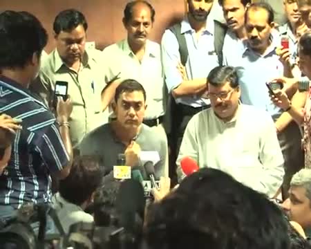 Watch Aamir Khan meets PM on manual scavenging Video