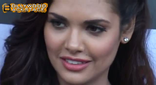 Watch Esha Gupta STRIPS NAKED for Raaz 3 Video