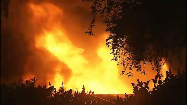 Watch Massive fire destroys Glendowie School Video