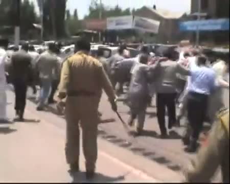Watch Protesting govt employees detained in Srinagar Video