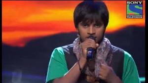 Watch INDIAN IDOL SEASON 6 - EPISODE 16 - BEST PERFORMANCES - AMIT KUMAR SINGING 'KAHIN DOOR JAB DIN DHAL JAAYE' - 21ST JULY 2012 Video