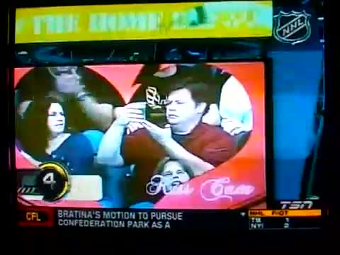 Watch Guy picks beer over wife on kiss cam Video
