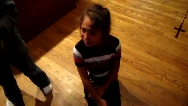 Watch Mom pranks daughter with Cubs present Video