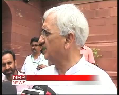 Watch Congress hits back at Team Anna Video