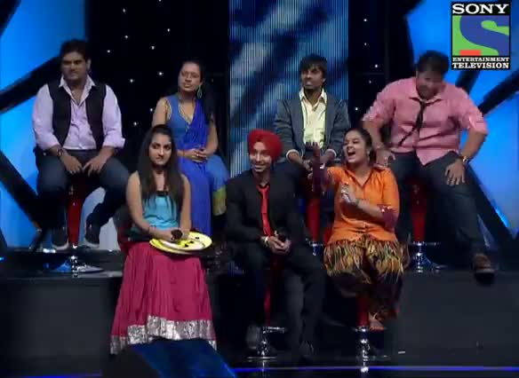 Watch INDIAN IDOL SEASON 6 - EPISODE 17 - SPECIAL MOMENTS - ANU MALIK DOES SHAYARI ON SHIRT BUTTON - 27TH JULY 2012 Video