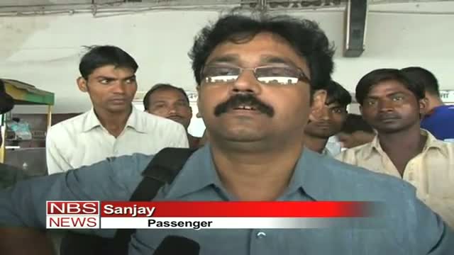 Watch Power failure hit train service on Agra Delhi route Video