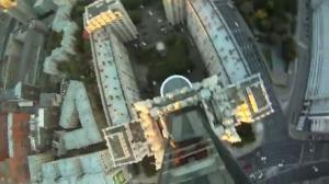Watch Guy climbs skyscraper without safety equipment Video