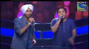 Watch INDIAN IDOL SEASON 6 - EPISODE 20 - BEST PERFORMANCES - RITIKA RAJ AND DEVENDRA SINGH'S SINGING 'TIRCHI TOPI WALE' - 4TH AUGUST 2012 Video
