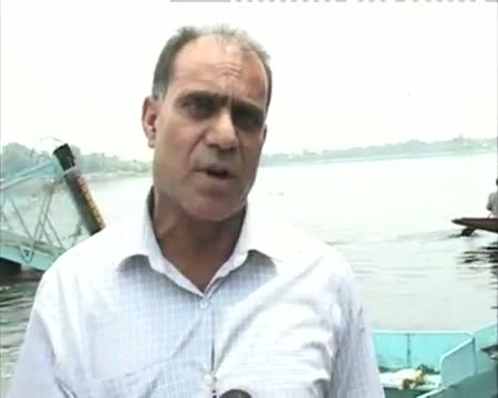 Watch Thousands of fishes die in Nigeen Lake due to rising temp Video