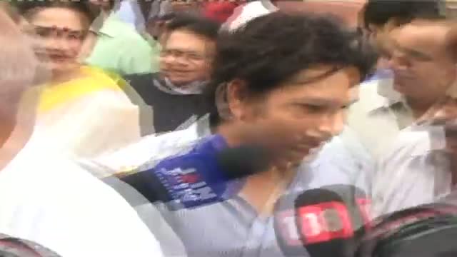 Watch Sachin, Rekha attend first RS session Video