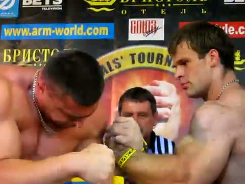 Watch Arm wrestler not even trying Video