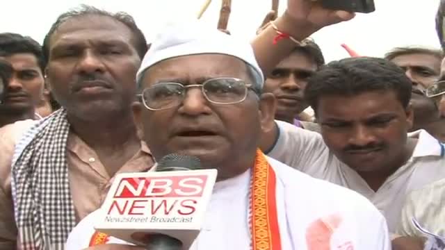 Watch Anna Hazare, Chandra Shekar Azad join Ramdev's fast Video