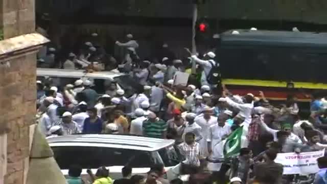 Watch Protests against Assam violence turns violent in Mumbai Video
