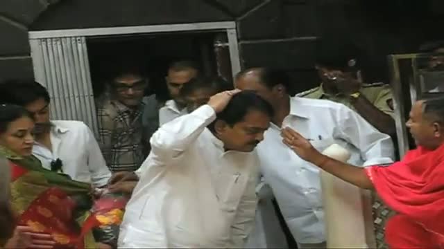 Watch Vilasrao Deshmukh's last visit to Shirdi with family Video