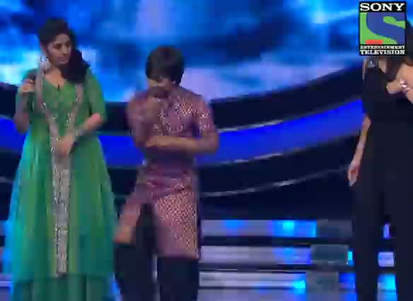Watch INDIAN IDOL SEASON 6 - EPISODE 23 - SPECIAL MOMENTS - SONAKSHI SINHA WITH AMIT KUMAR - 17TH AUGUST 2012 Video