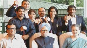Watch Prime Minister, Dr. Manmohan Singh falicitates London Olympic Medal winners, at a function, in New Delhi on August 17, 2012. Video