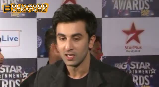 Watch Ranbir Kapoor CAUGHT SMOOCHING unkown girl ! Video