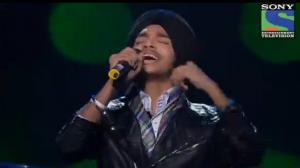 Watch INDIAN IDOL SEASON 6 - EPISODE 24 - BEST PERFORMANCES - DEVENDRA SINGH SINGING 'AAJ DIN CHADHEYA' - 18TH AUGUST 2012 Video