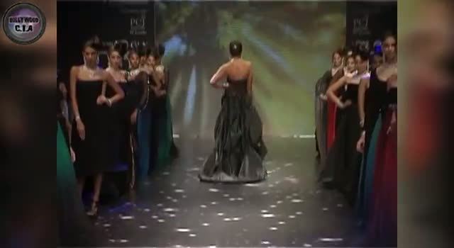 Watch Mughda Godse DRESS SLIP Video