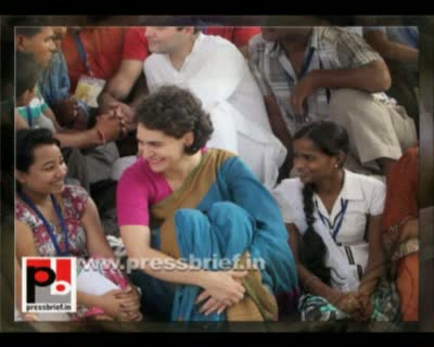 Watch Rahul Gandhi and Priyanka Gandhi distribute cycles on Rajiv Gandhi's birth anniversary Video