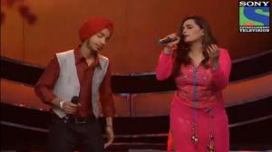Watch INDIAN IDOL SEASON 6 - EPISODE 26 - BEST PERFORMANCES - DEVENDRA SINGH AND SHRADDHA PANDIT SINGS 'DIL KA QARAR' - 25TH AUGUST 2012 Video