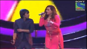 Watch INDIAN IDOL SEASON 6 - EPISODE 26 - BEST PERFORMANCES - AMIT KUMAR AND SHRADDHA PANDIT SINGING 'JIGAR DA TUKDA' - 25TH AUGUST 2012 Video