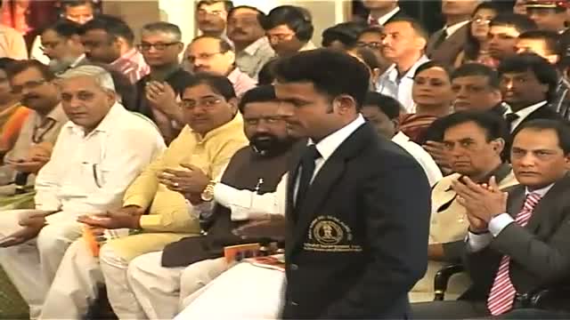 Watch Vijay, Yogeshwar, Yuvraj honoured by President Video