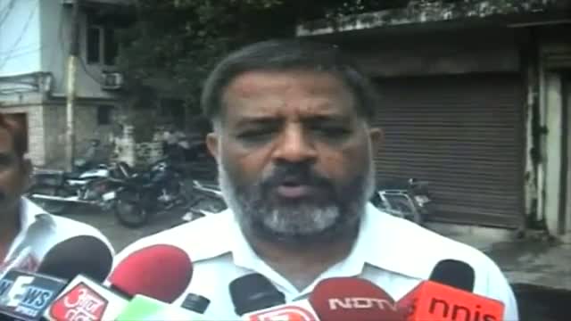 Watch Cong erects hoarding with slogans against Sushma Swaraj Video