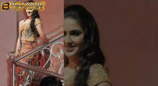 Watch Saif Ali Khan's daughter Sara Ali Khan makes her RAMP DEBUT Video