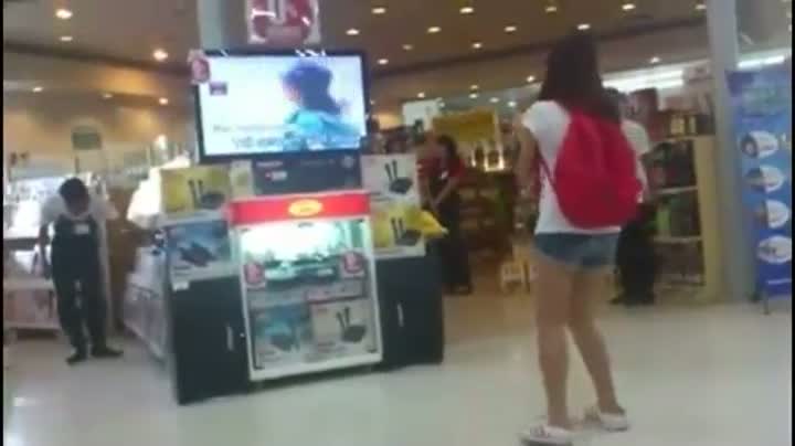 Watch Girl With Amazing Voice At Karaoke Display Video