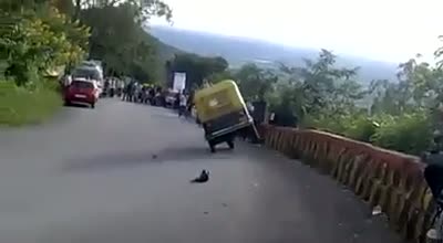 Watch Auto Driver Rock Video