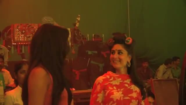 Watch Heroine: Priyanka Chopra on the sets of Heroine - Kareena Kapoor Video