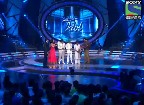 Watch INDIAN IDOL SEASON 6 - GRAND FINALE - EPISODE 28 - SPECIAL MOMENTS - RANBIR KAPOOR GIVING BARFI TO ALL - 2ND AUGUST 2012 Video