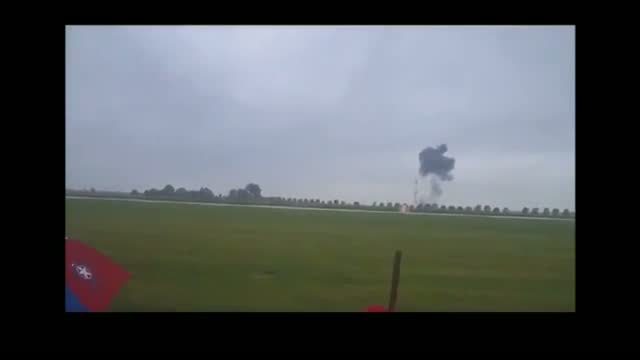 Watch Iowa Air Show Crash Video Shows Texas Pilot Crashing Into Ground Video