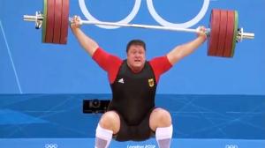 Watch Weightlifter Drops 432 Pounds On His Head Video