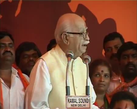 Watch Advani takes jibe at PM, Sonia on WP article Video