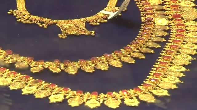 Watch Gold futures climb record high of Rs 32,758 Video