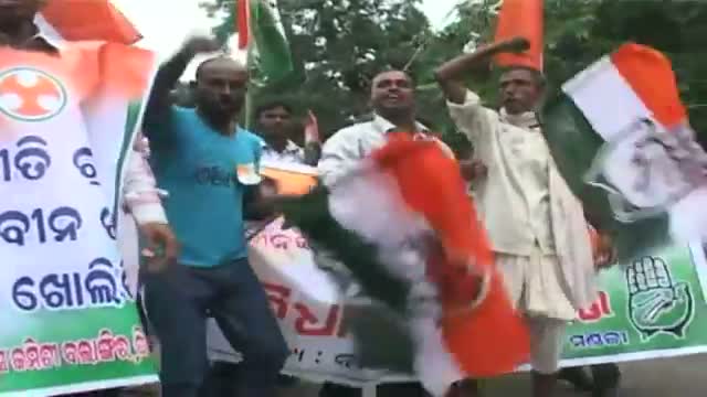 Watch Odisha Congress workers create ruckus outside state assembly Video