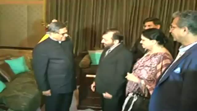 Watch Pak political parties welcome Krishna with 'shayari' Video