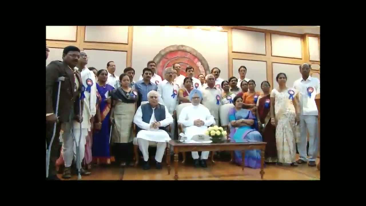 Watch Prime Minister Dr. Manmohan Singh with the National Awardee Teachers on the eve of Teacher's Day, in New Delhi on September 04, 2012. Video