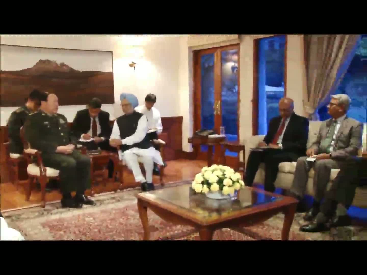 Watch The State Councillor and Minister of National Defence of China, General Liang Guanglie calling on the Prime Minister, Dr. Manmohan Singh, in New Delhi on September 04, 2012. Video