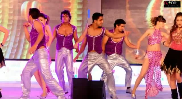 Watch Madhu Shalini Dance Performs At SothSpin Fashion Awards 2012 Video