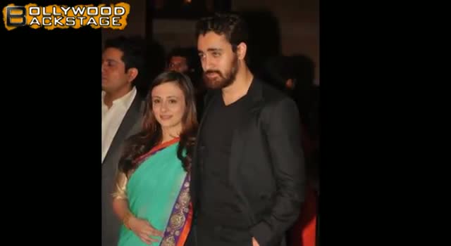 Watch Ranbir Kapoor in a LIVE IN RELATIONSHIP! Video