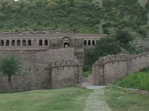 Watch Indian Ghost Town of Bhangarh - Country's List of Haunted Places Video