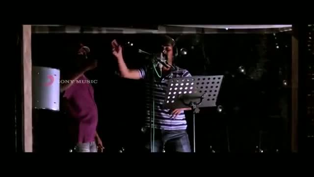 Watch Bussey Bussey - Sillunu Oru Sandhippu Video